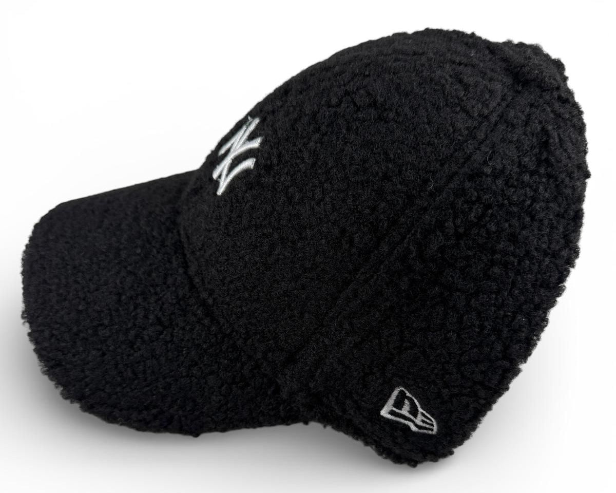 New Era x NY Yankees – 9Twenty Sherpa Cap
