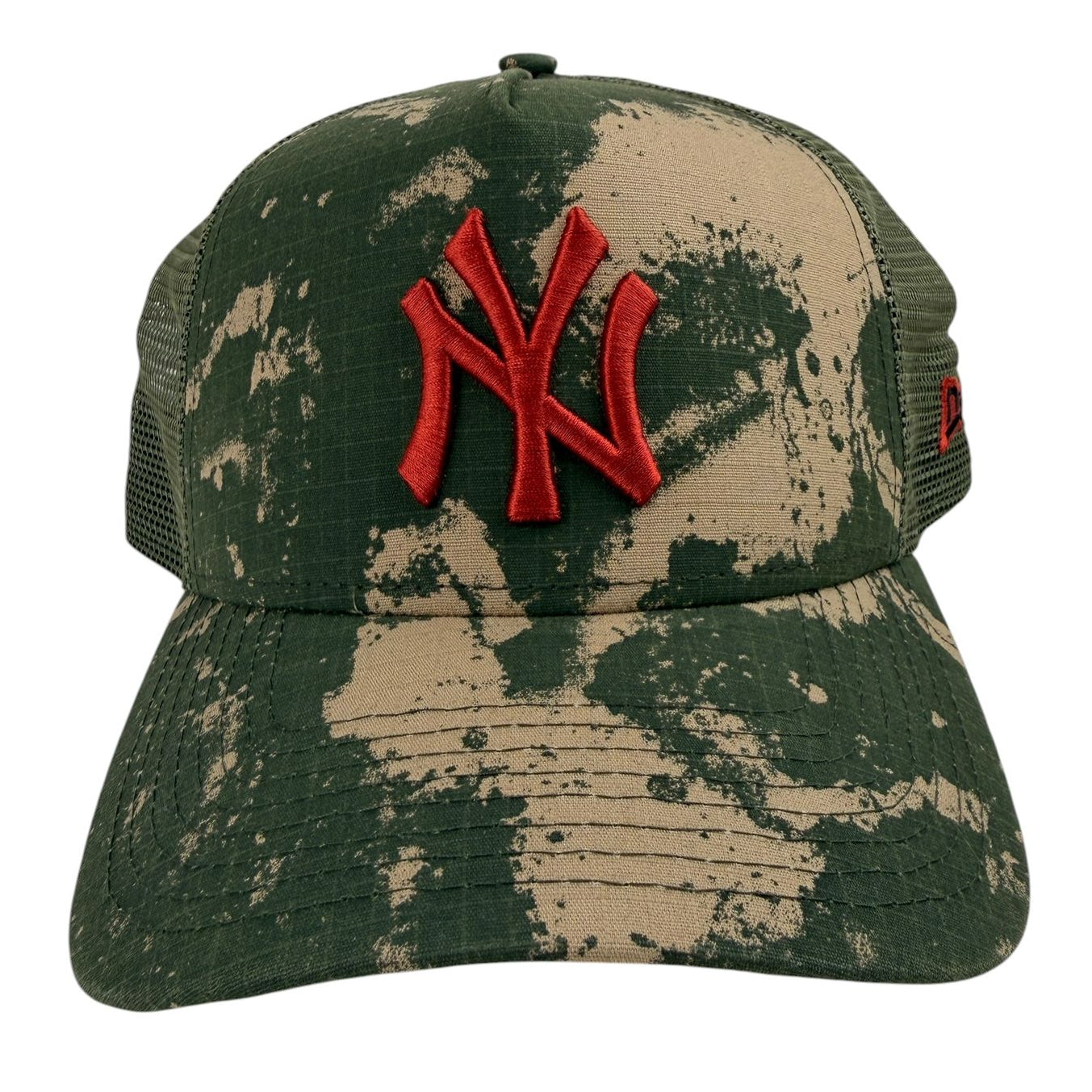 New Era x New York Yankees – 9Forty Trucker Cap "Camo Ripstop" (Olive/Red)
