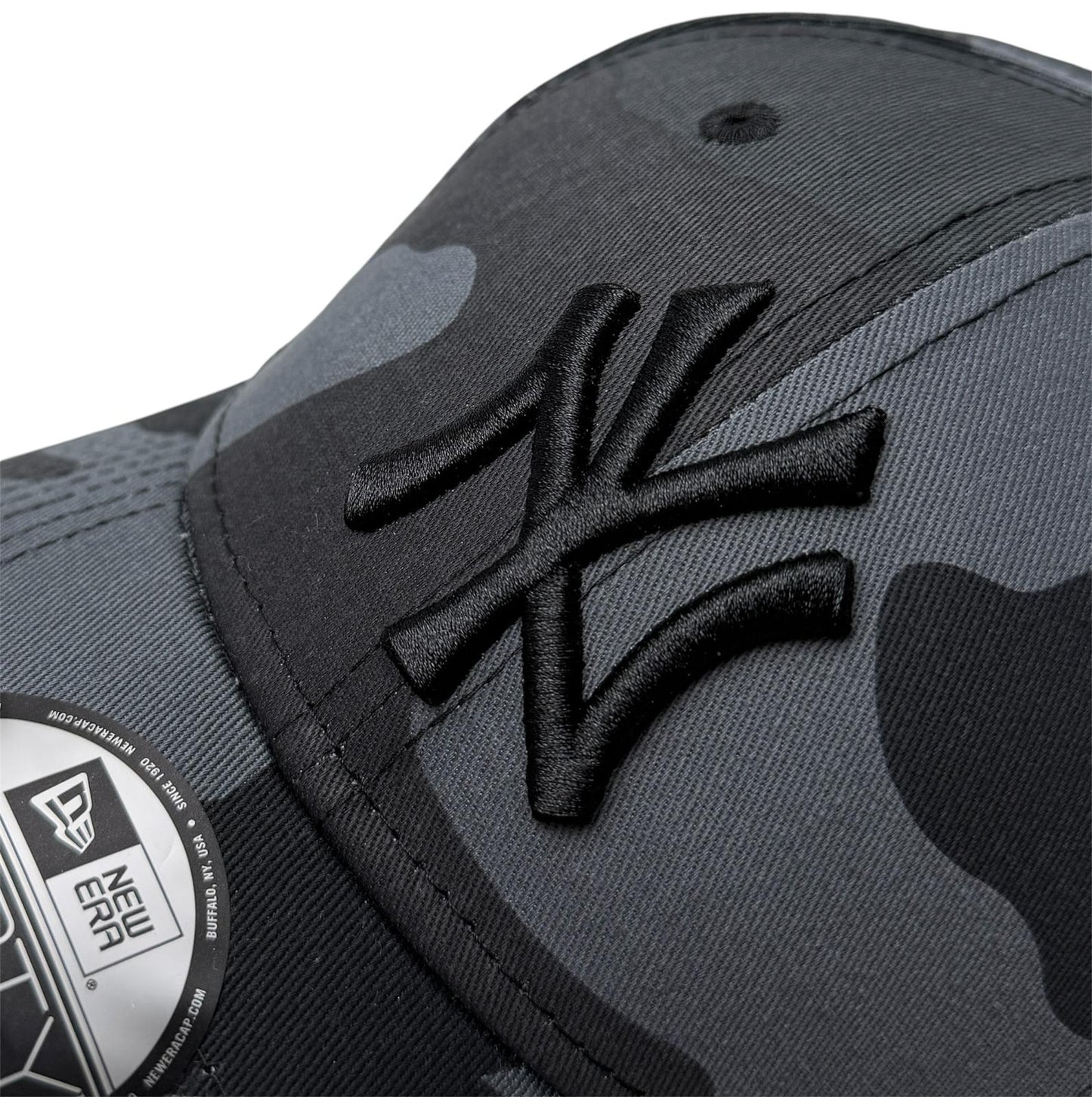 New Era NY Yankees 9FORTY Camo Essential – Schwarz