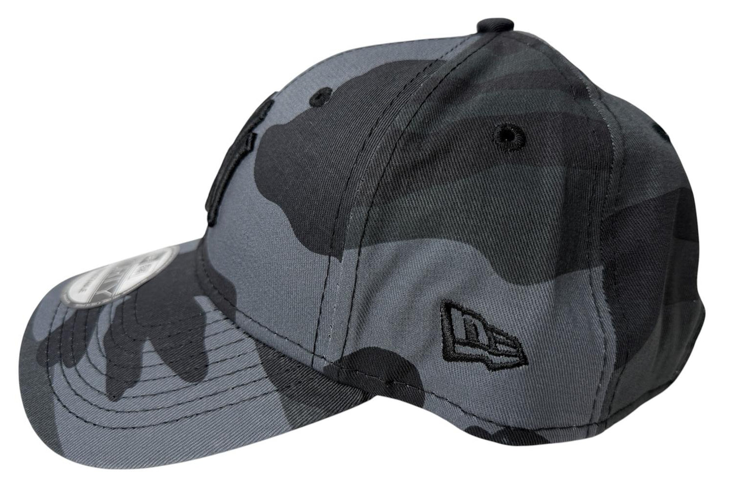 New Era NY Yankees 9FORTY Camo Essential – Schwarz