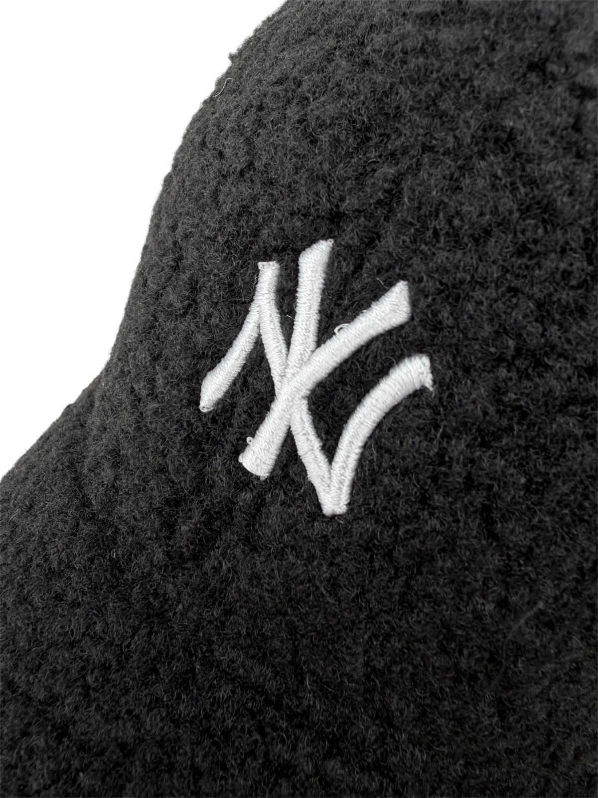 New Era x NY Yankees – 9Twenty Sherpa Cap
