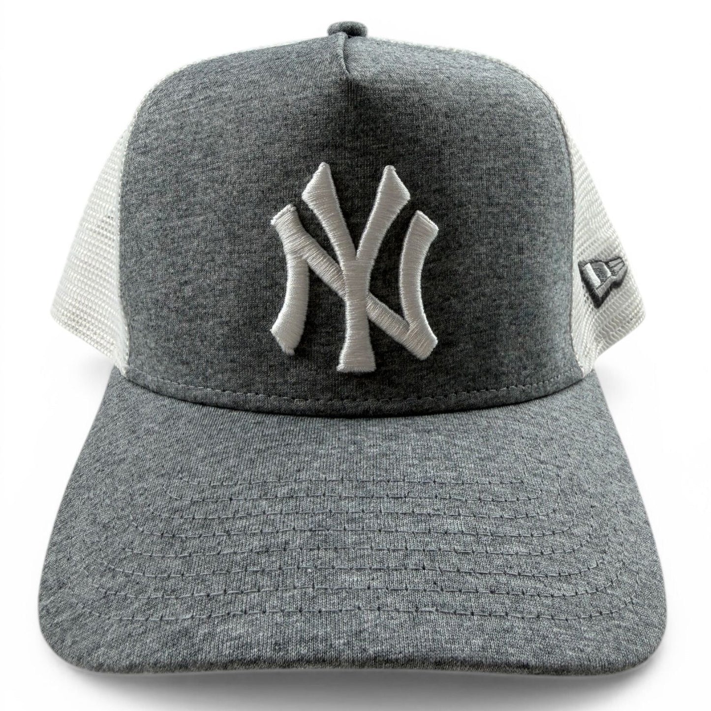 New Era MLB New York Yankees A-Frame Trucker Cap – Grau/Weiß