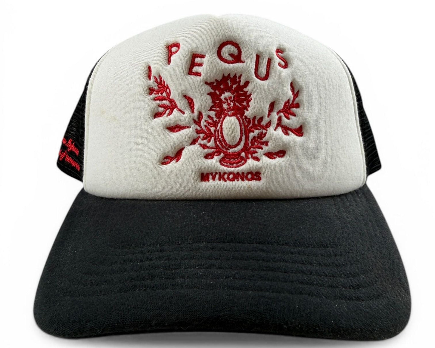 Pequs Mykonos Crest Trucker Cap – Beige/Schwarz
